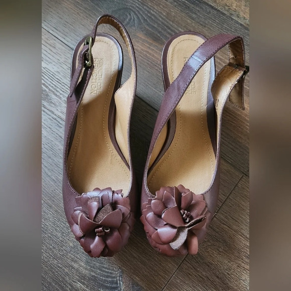 Kenneth Cole Platform Wedges - Picture 1 of 13